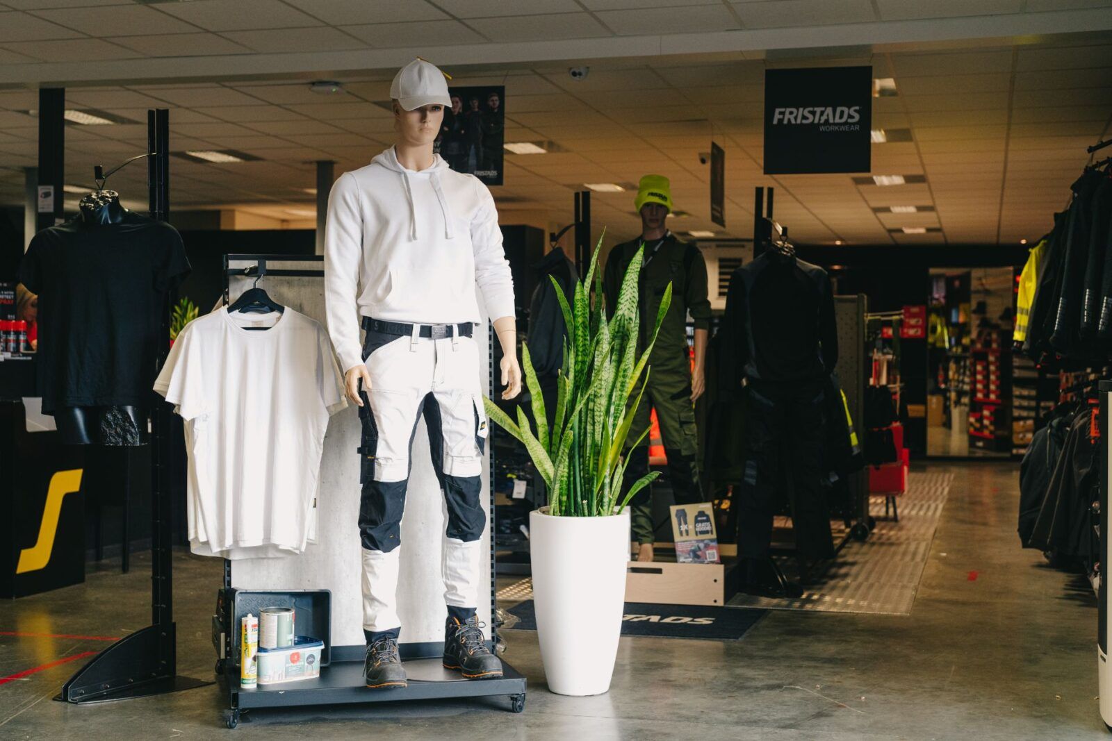 Paspop met volledige outfit werkkledij